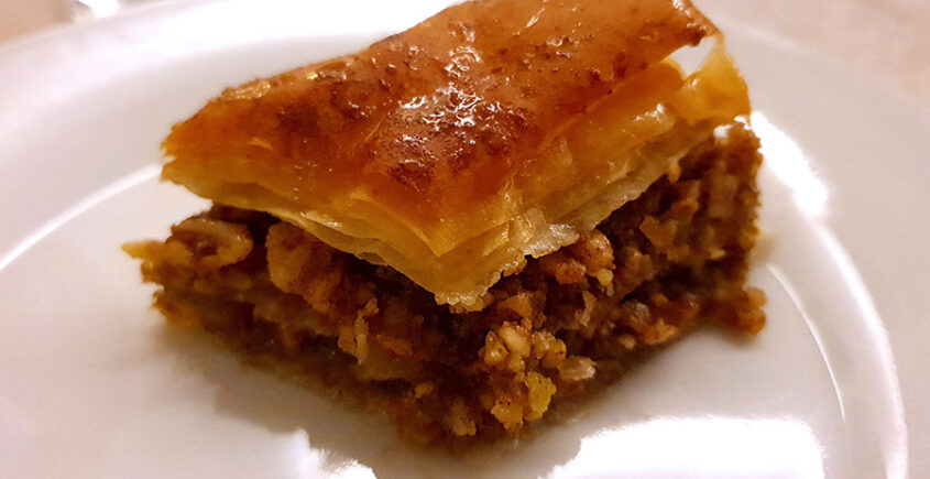 Baklava op een bord