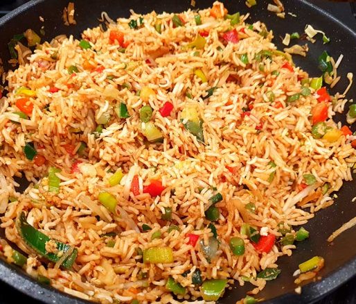 Nasi goreng in de wok