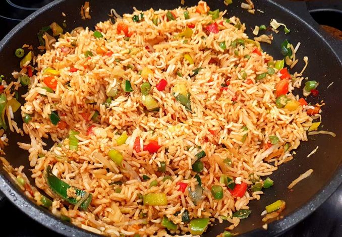 Nasi goreng in de wok