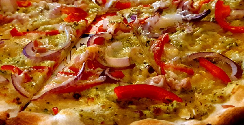 Flammkuchen met paprika pesto