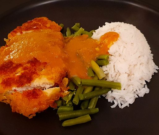 Chicken Katsu curry met rijst en boontjes