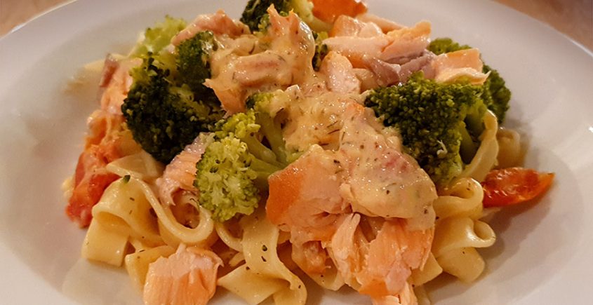 Tagliatelle met dille-roomsaus en gerookte zalm