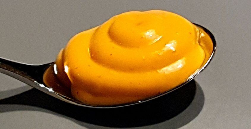 Whiskysaus op een lepel