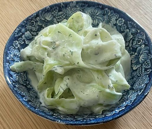 Komkommersalade in schaaltje