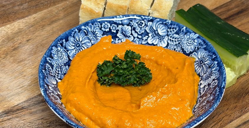 Geroosterde paprika-worteldip