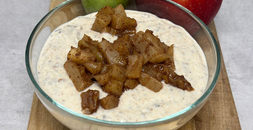 Appeltaart-speculaasmousse met appel, peer en kaneelfruit